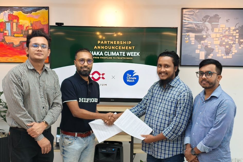 Dhaka Climate Week and The Climate Watch representatives at their partnership signing